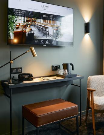 Le Bellune - Boutique Hotel Paris 15 TV chromecast et bureau