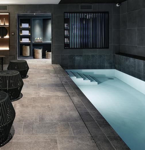 Le Bellune Hotel & Spa Paris - indoor pool access with room
